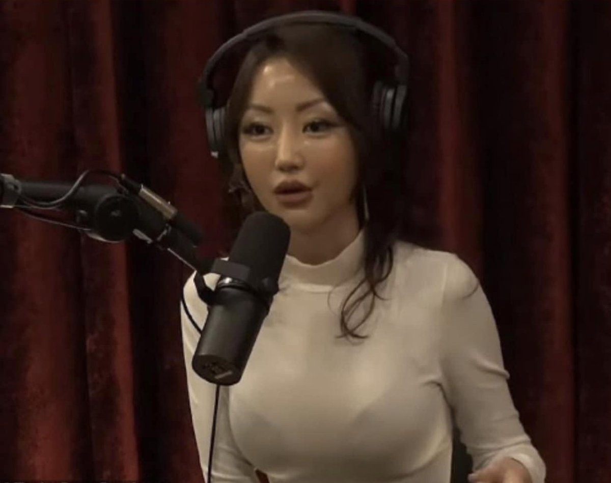 qtomris's tweet image. "in America, rich women like Kim Kardashian, pay thousands of dollars for electrolysis or laser hair removal and buy fake 70s bush-strings after that. they call it Schrödinger Pubes."
