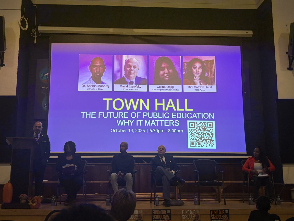 At the Town Hall! Great to see so many Trustees here, fighting for public education! <a href="/MatiasdeD/">Matias de Dovitiis 🍊</a> kicks us off, notes that the elimination of Trustees may become permanent this fall, along with the democratic discourse around public education. #topoli #onpoli #onted