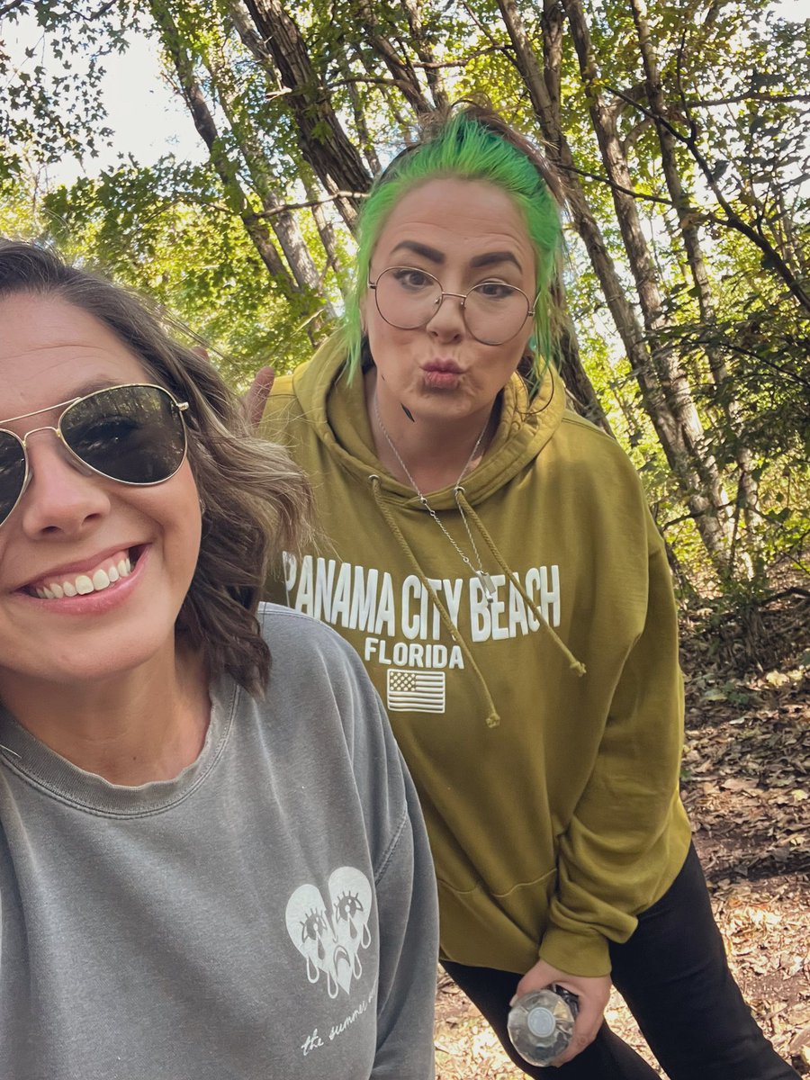 BeeKayShep's tweet photo. Pumpkin Patches, bonfires and Halloween movies in the backyard 🎃🔥 https://t.co/jHtvWykw5k