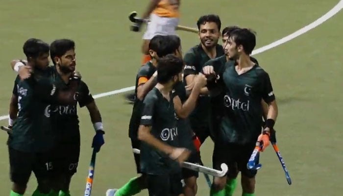 Pakistan players celebrate scoring their third goal against India during their Sultan of Johor Cup match at the Taman Daya Hockey Stadium in Johor Bahru on October 14, 2025. #pakistan
hockeywrldnws.com/pakistan-sulta…