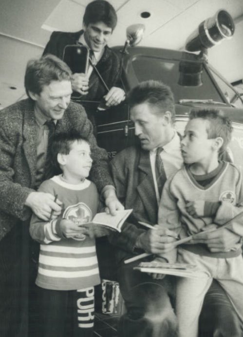 HarryHaris48861's tweet image. A couple of happy children get autographs from hockey stars Rick Vaive, Peter Ihnacak and Borje Salming of the Toronto Maple Leafs. #TorontoMapleLeafs #Toronto #MapleLeafs #RickVaive #PeterIhnacak #BorjeSalming #hockey 🏒 🥅 #LeafsForever