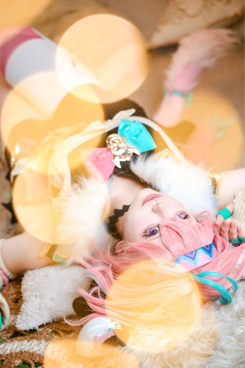 …こっち見てどうしたのぉ…、？