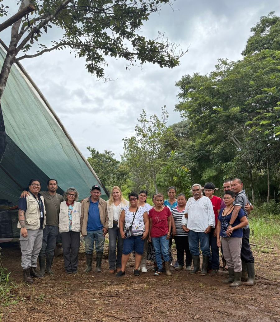 UNCOSTARICA's tweet photo. 🌳 Presentes en la tierra de los Pueblos Indígenas.

@UNCOSTARICA visitó  los territorios de Térraba, Salitre y Buenos Aires. Escuchamos sus voces y les apoyamos en la defensa de sus derechos: a la tierra, a su territorio, su cultura y a un futuro digno. https://t.co/8IH4qbkiBD
