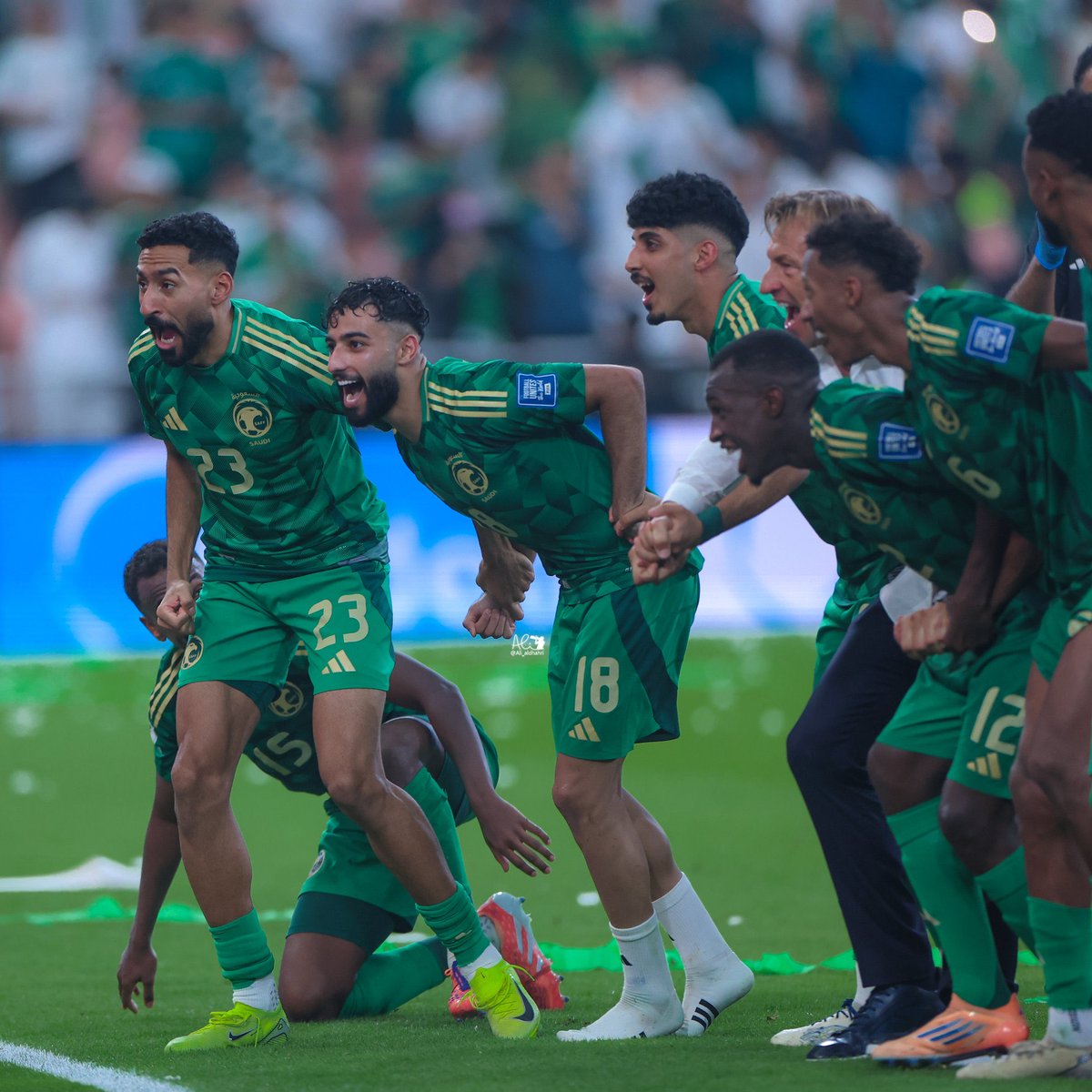 اللهم لك الحمد و الشكر 🙏🏻 

نبارك لمقام خادم الحرمين الشريفين الملك سلمان بن عبدالعزيز وولي عهده سمو الأمير محمد بن سلمان ..  ولسمو وزير الرياضه الامير عبدالعزيز بن تركي 

والف مبروك لنا جميعا تأهل منتخبنا السعودي لنهائيات كأس العالم 2026 🇸🇦🇸🇦🇸🇦

#الأخضر_إلى_كأس_العالم_2026