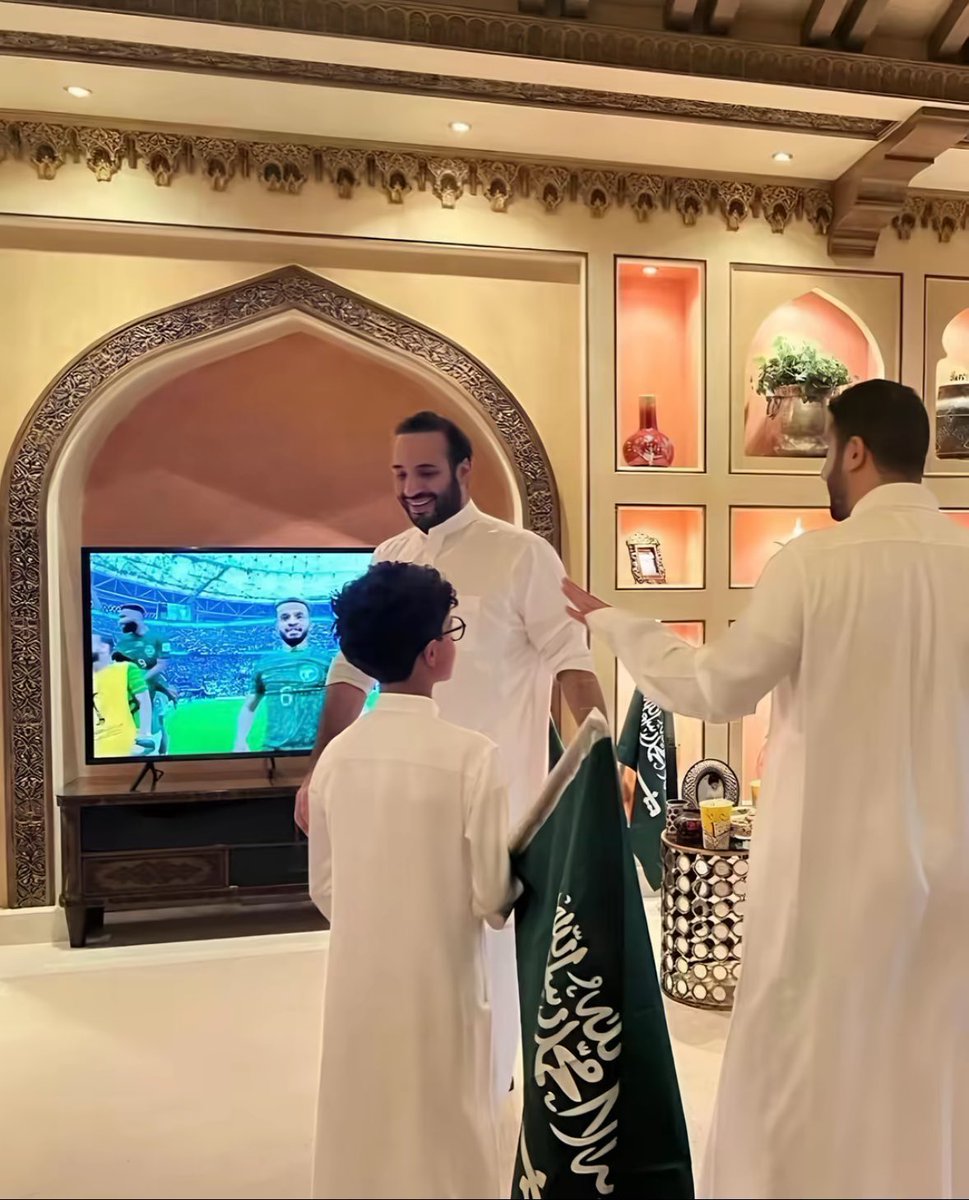 الف مبروك للقيادة العظيمة التي تسخر كل جهودها من اجل رفعة الرياضة في وطننا الغالي مبروك لملكنا الغالي خادم الحرمين الشريفين و سمو سيدي ولي العهد اميرنا وقائد رؤيتنا وصانع بهجتنا 🇸🇦💚

وان شاء الله الصقور مشرفين ورافعين الراس في كاس العالم 🏆

#المنتخب_السعودي