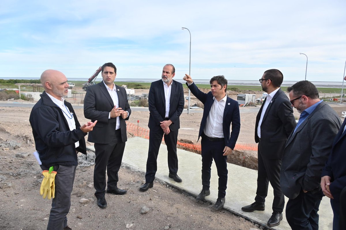 Federico Susbielles (@fsusbielles) on Twitter photo Acompañé en su visita a Coronel Rosales a nuestro gobernador @kicillofok.
Junto al intendente <a href="/rodrigo_arist/">Rodrigo Aristimuño</a> y los presidentes de <a href="/ptobahiablanca/">Puerto Bahía Blanca</a> y @ptorosales recorrimos la terminal de Oil Tanking y conversamos con sus directivos acerca de los desafíos inherentes a la expansión Acompañé en su visita a Coronel Rosales a nuestro gobernador @kicillofok.
Junto al intendente <a href="/rodrigo_arist/">Rodrigo Aristimuño</a> y los presidentes de <a href="/ptobahiablanca/">Puerto Bahía Blanca</a> y @ptorosales recorrimos la terminal de Oil Tanking y conversamos con sus directivos acerca de los desafíos inherentes a la expansión