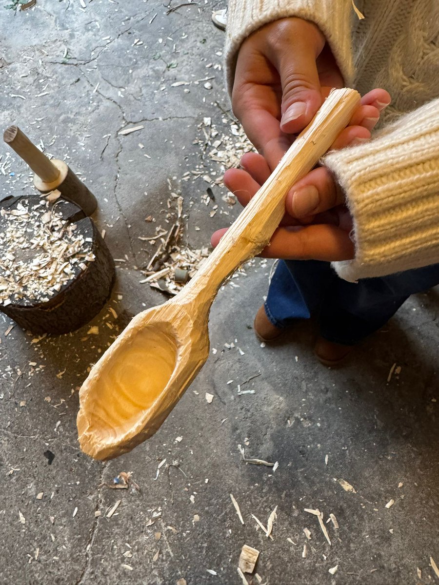 Thrilled that so many students took a break from studies and screens to spend time together in our first #Evergreen spoon-carving workshop of Michaelmas Term - with more to come! 🪵 The day ended well, too, with a full house at a special formal dinner for returning students. 🎓