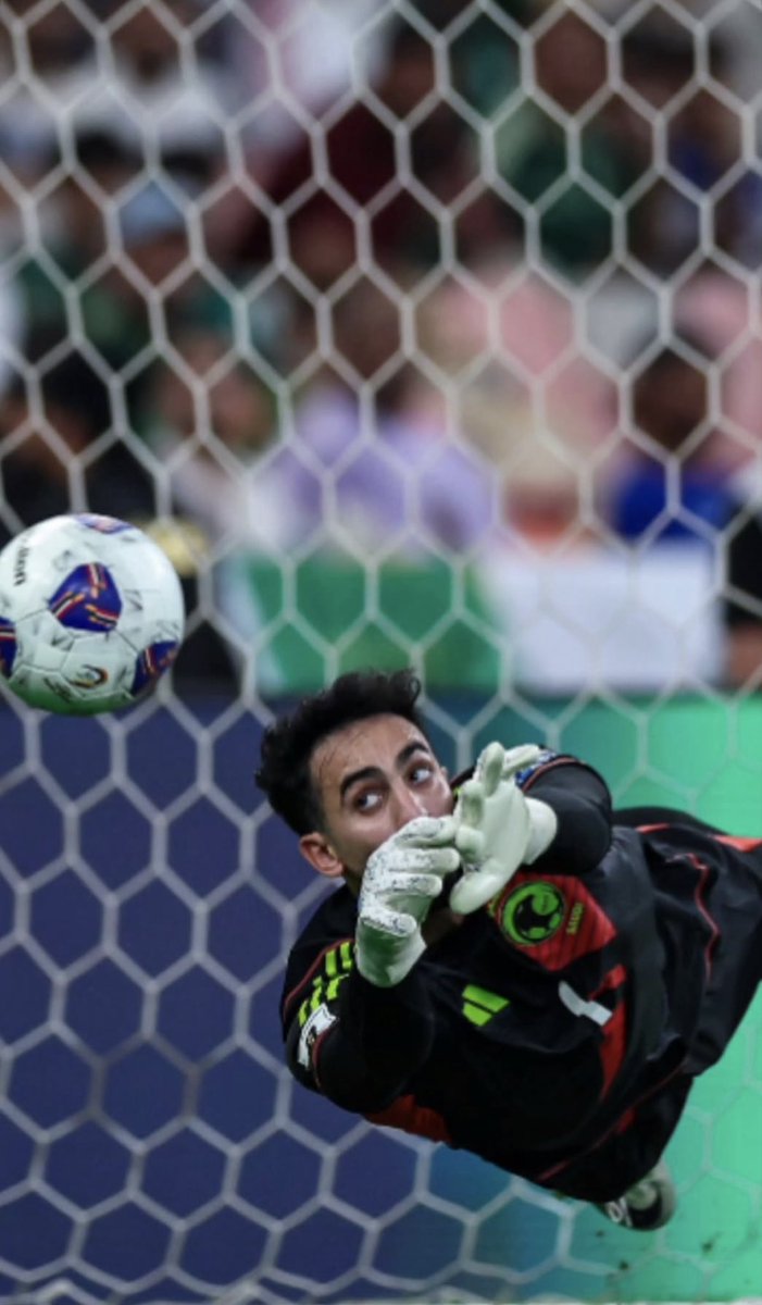 رغم كل أفراحنا بتأهل #الاخضر_الي_كاس_العالم_2026
إلا أن هذه اللقطة سيخلدها التاريخ
#نواف_العقيدي