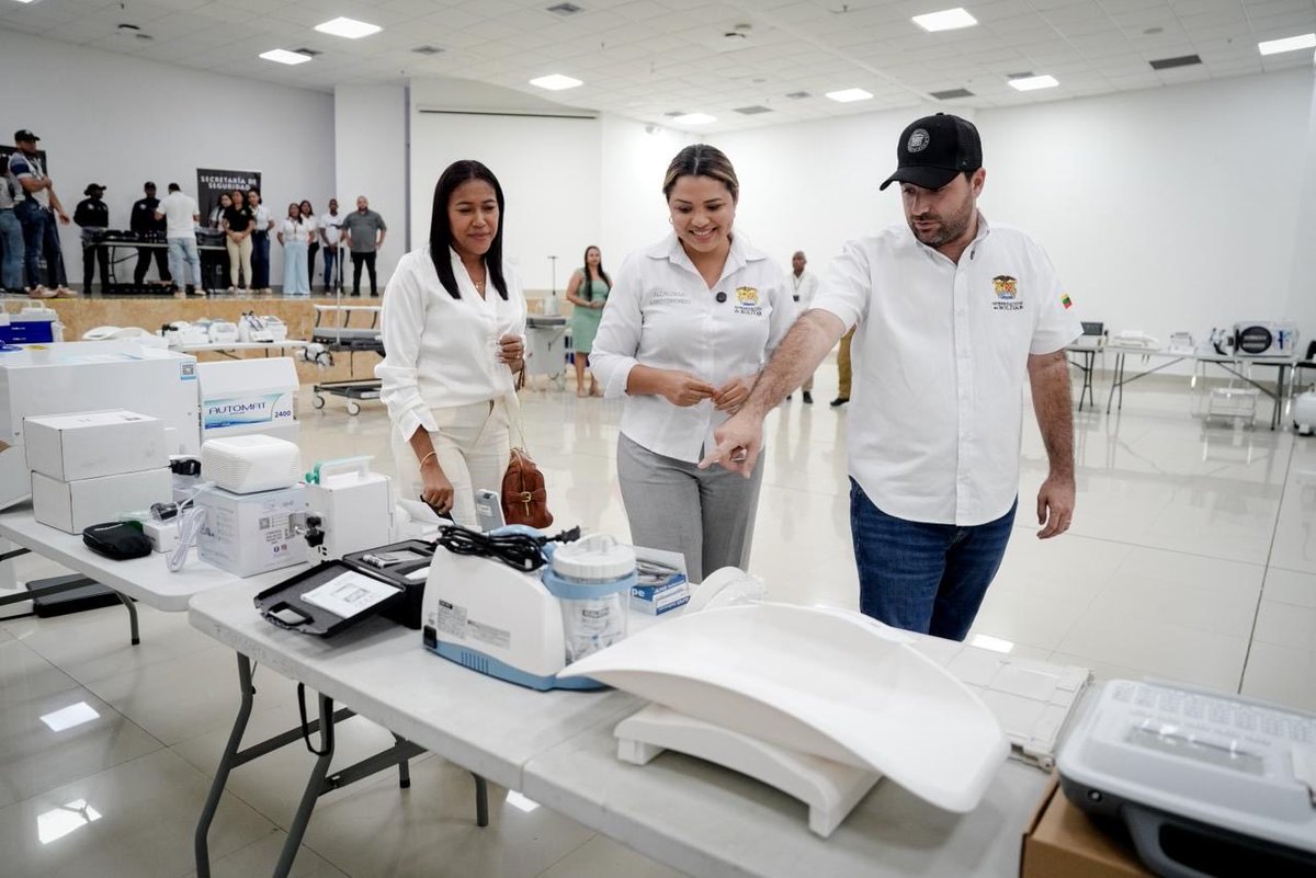 Hoy entregamos una completa dotación biomédica a los hospitales de María La Baja, Calamar y Arroyo Hondo.

🏥 88 equipos de última tecnología: monitores de signos vitales, unidades odontológicas, electrocardiógrafos, camas-cuna eléctricas y mucho más.

La salud de los