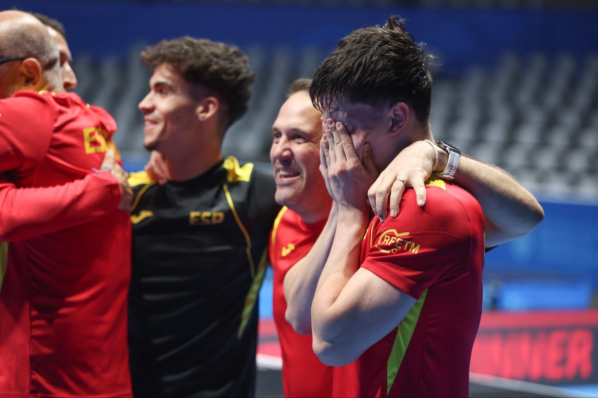 rfetm_tenismesa's tweet photo. EQUIPO ❤️🫂

#EuropeanChampionship #Zadar2025 #tabletennis https://t.co/Ub5UyrAjxA