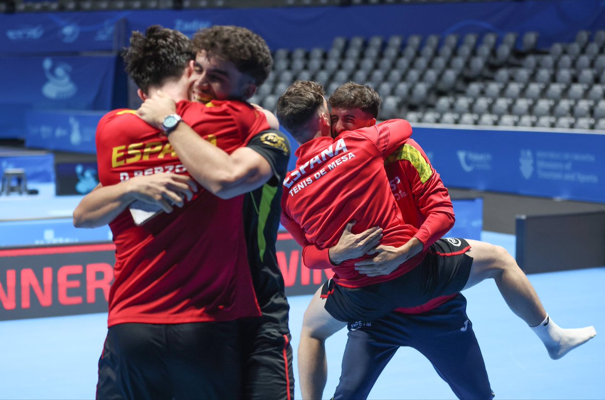 rfetm_tenismesa's tweet photo. EQUIPO ❤️🫂

#EuropeanChampionship #Zadar2025 #tabletennis https://t.co/Ub5UyrAjxA