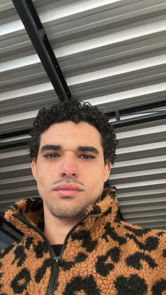 RaphaelJohnny_'s tweet photo. Esse site só serve pra armazenamento de foto agora, achei sua utilidade https://t.co/AbDQBjLjAd