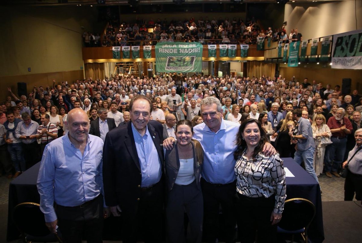 Caren Tepp (@carentepp) on Twitter photo Ya estamos en Rosario con <a href="/CarlosHeller/">Carlos Heller</a> para conversar sobre la democracia, la producción, el trabajo y los desafíos de la Argentina en los próximos años. ¡Gracias PSol por este encuentro!
Venimos 🇦🇷 Ya estamos en Rosario con <a href="/CarlosHeller/">Carlos Heller</a> para conversar sobre la democracia, la producción, el trabajo y los desafíos de la Argentina en los próximos años. ¡Gracias PSol por este encuentro!
Venimos 🇦🇷