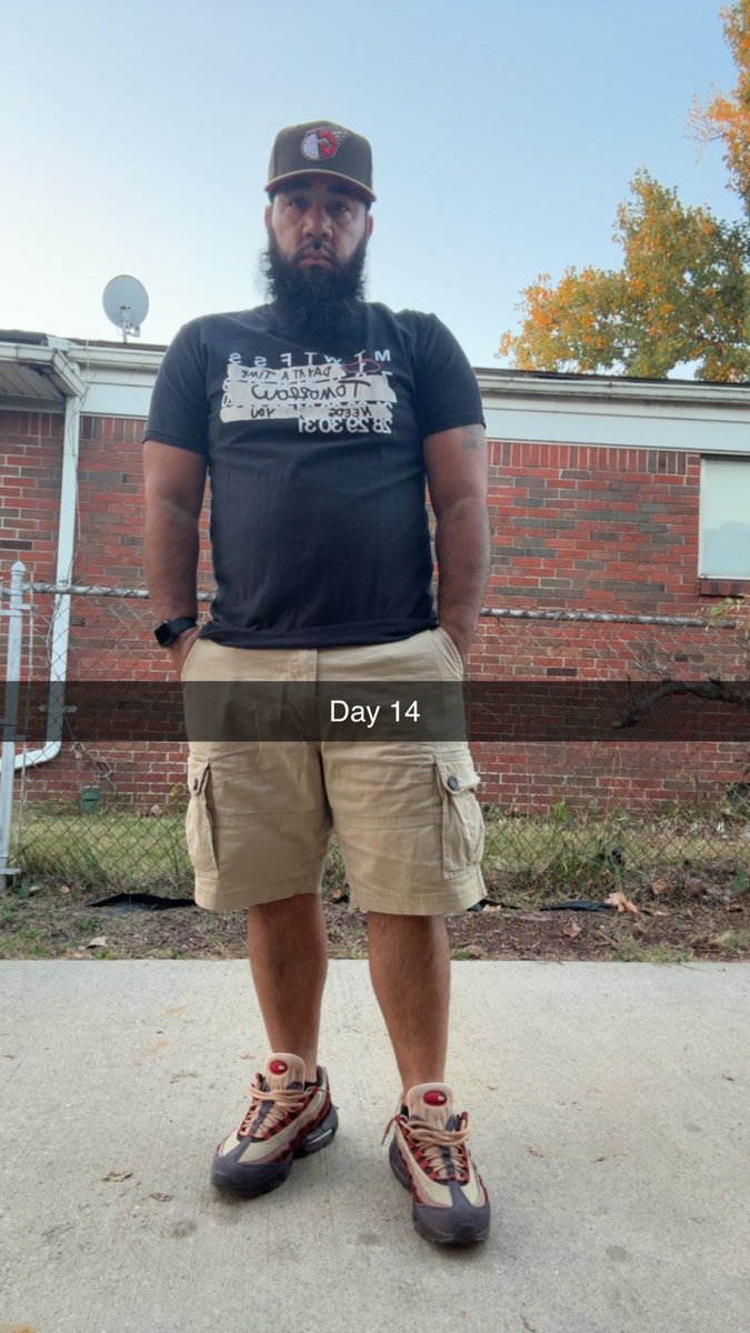 KicksNfitteds26's tweet image. 31 days of #JBSV Just trynna give my brother @JBfromchicago his flowers. If you have anything from his brand, feel free to rock & post
Day 14 #OneDay 👕
KOTD #AirMax95 W “Anatomy of Air”
FOTD #ClevelandGuardians #PINdejos #StartingCapFive #KillerCombo