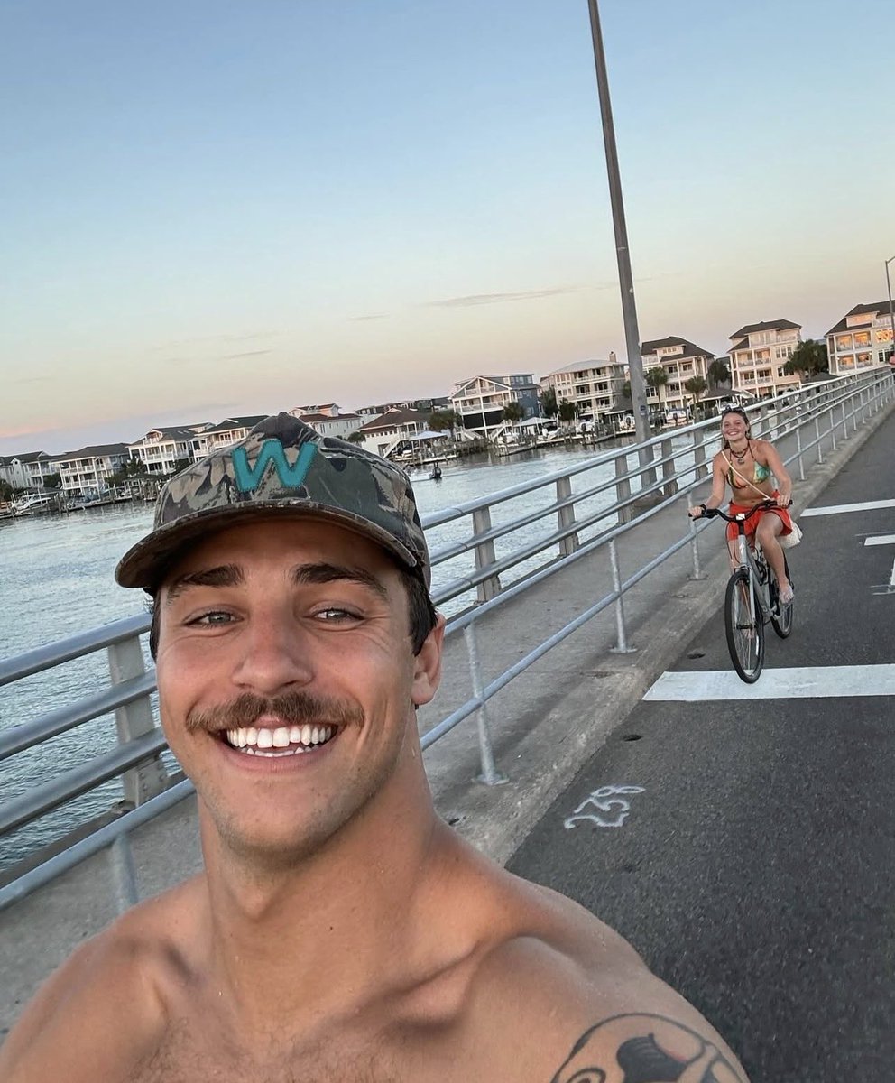 xLittlePainter_'s tweet image. Last week with my bestie in Texas ✨