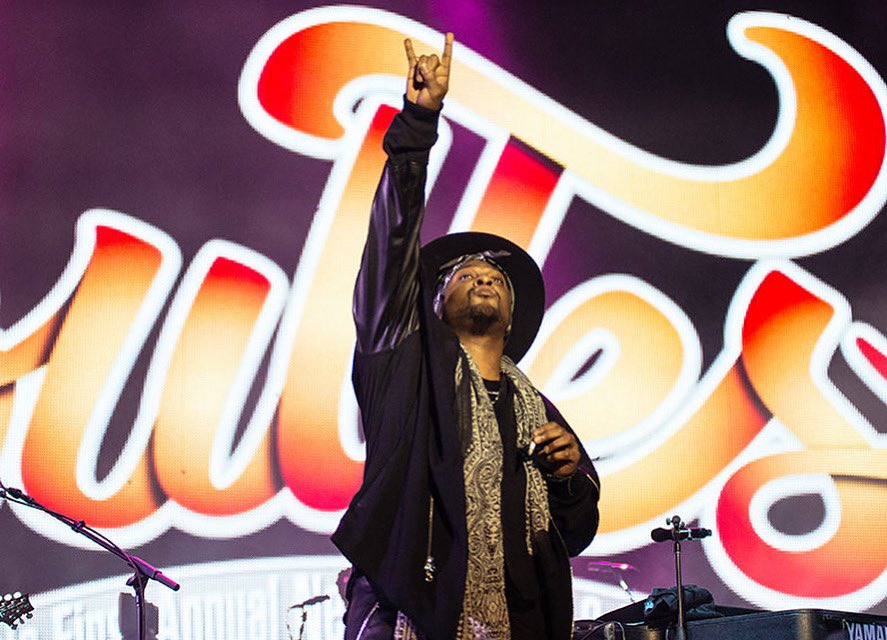 It was an honour to have worked with a legend and to have toured him in Australia &amp; New Zealand for his first time, memories &amp; music will last for ever! Rest in Peace DANGELO 🙌🏽🕊️