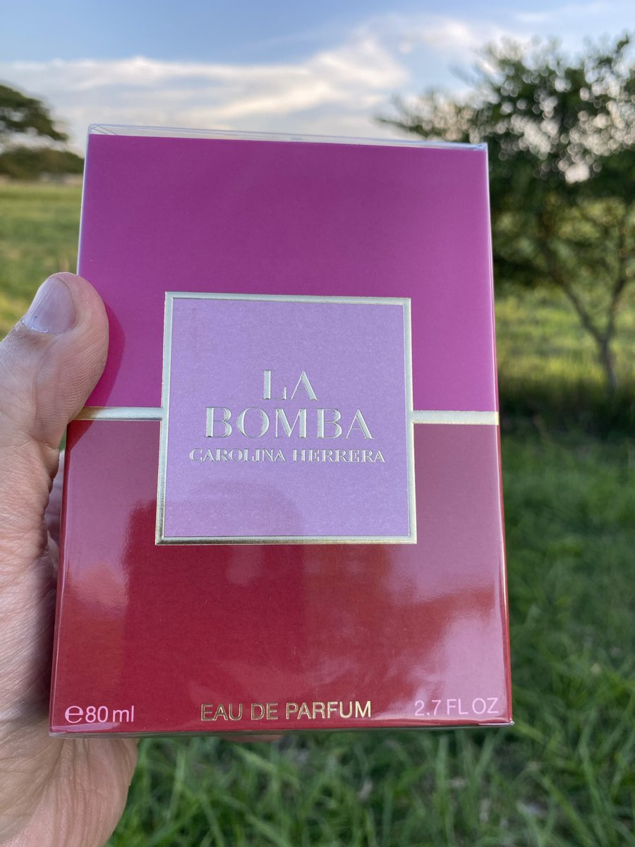 Llegó la Ck Euphoria dama (en nueva presentacion).

Y tengo solo una unidad de Carolina Herrera La Bomba. 

Ambas son para la reina de la cuenta 🥰✨