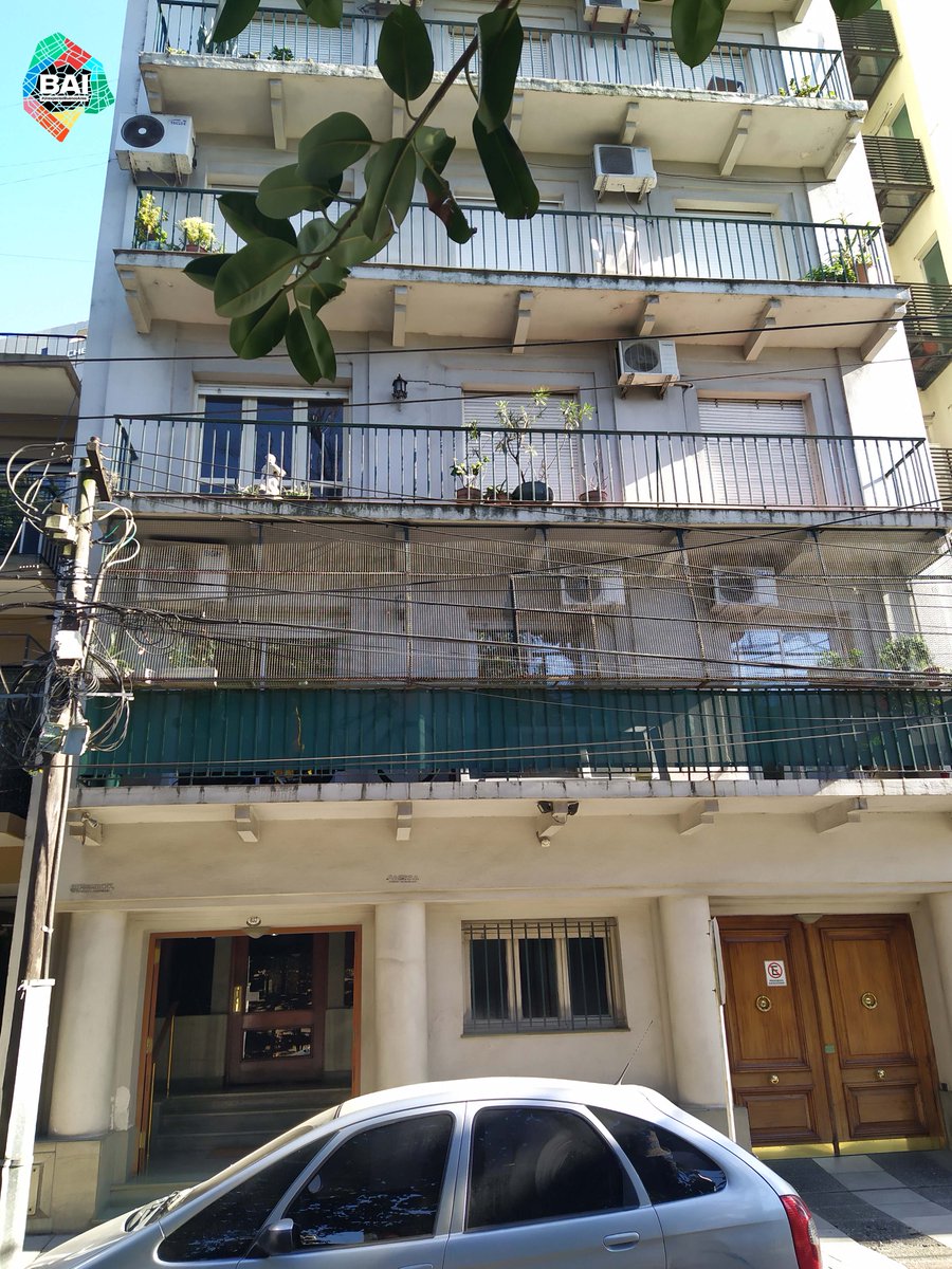 En la provincia de Bs. As. hay gran cantidad de obras del arq. Francisco Salamone, pero estando en la ciudad de Buenos Aires solamente pueden verse dos:

el edificio en la esquina de Av Alvear y Ayacucho (foto 1)
el edificio en la calle Zufriategui 637 (foto 2)