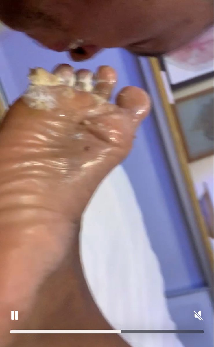 JhowFeet's tweet photo. Comendo bolo esmagado pelo macho! 
Vários vídeos diferentes quentes. 

Me chama na DM para adquirir. 🔥🔥 https://t.co/TzXdK7nc6D