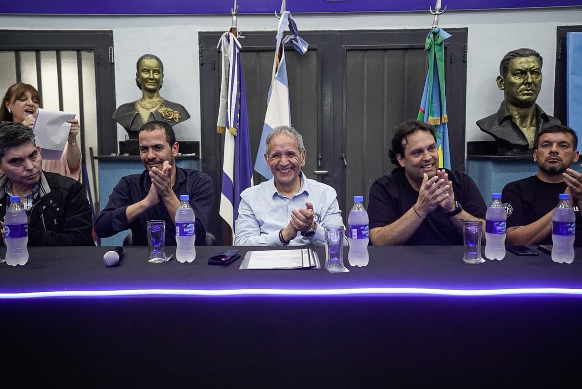 SergioOPalazzo's tweet photo. Terminando el día junto a los trabajadores de Tres de Febrero con quien debatimos sobre la situación actual de la producción, la industria y el trabajo.
Gracias a Juan Debandi y a Diego Silva por la invitación. https://t.co/tG9ktRKcO9