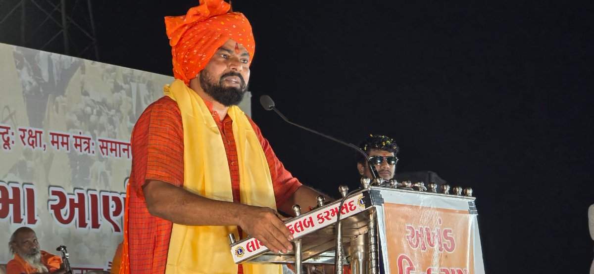 भाजपा की नजरों में सिर्फ एक नेता होगा जिसकी जगह किसी को भी टिकट दे कर चुनाव लड़ा दिया जाएगा |

पर हिंदुओं की नजर में वह शेर है जिसने ओवैसी और मुगलों के गढ़ में खड़े हो कर हिंदुत्व और सनातनियों को सुरक्षित रखाया |

आज बेशक भाजपा में ना हो पर करोड़ों हिंदुओं के दिमाग में जरूर है |