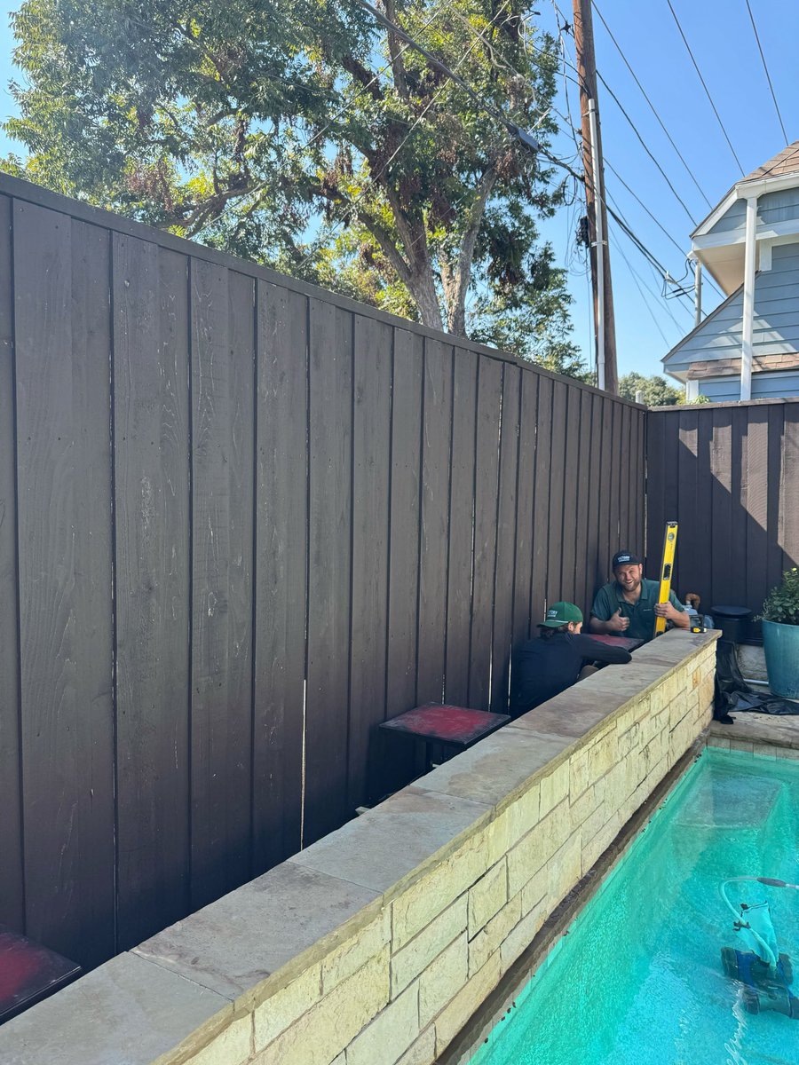 Victory_Turf's tweet image. My guys stabilized and installed these planter stands today in an attempt to make the most of a tight space and block an alley view. Always fun coming up with creative solutions!