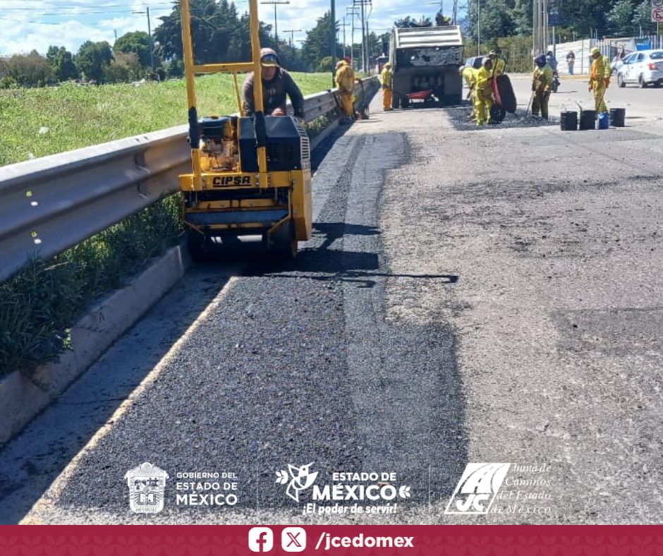 jcedomex's tweet image. 🚧👷♂️ ¡Seguimos avanzando en laterales de Tollocan!
En el municipio de Toluca realizamos trabajos de bacheo con mezcla asfáltica en sobre el Camino 3015 Paseo Tollocan
✅ Con estas acciones fortalecemos la conectividad del Valle de Toluca.
#ElPoderDeServir #Bacheo