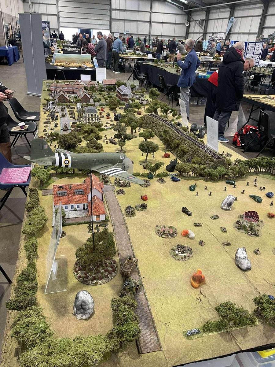 PaulHic80466580's tweet image. Some amazing photos sent to me by Mark Grady of the Arnhem game he put on at Partizan on Sunday. There’s quite a few Arnhem Heroes figures. @almurray &amp;amp; @James1940 make an appearance. @WeHaveWaysPod #chainofcommand #boltaction #28mmww2