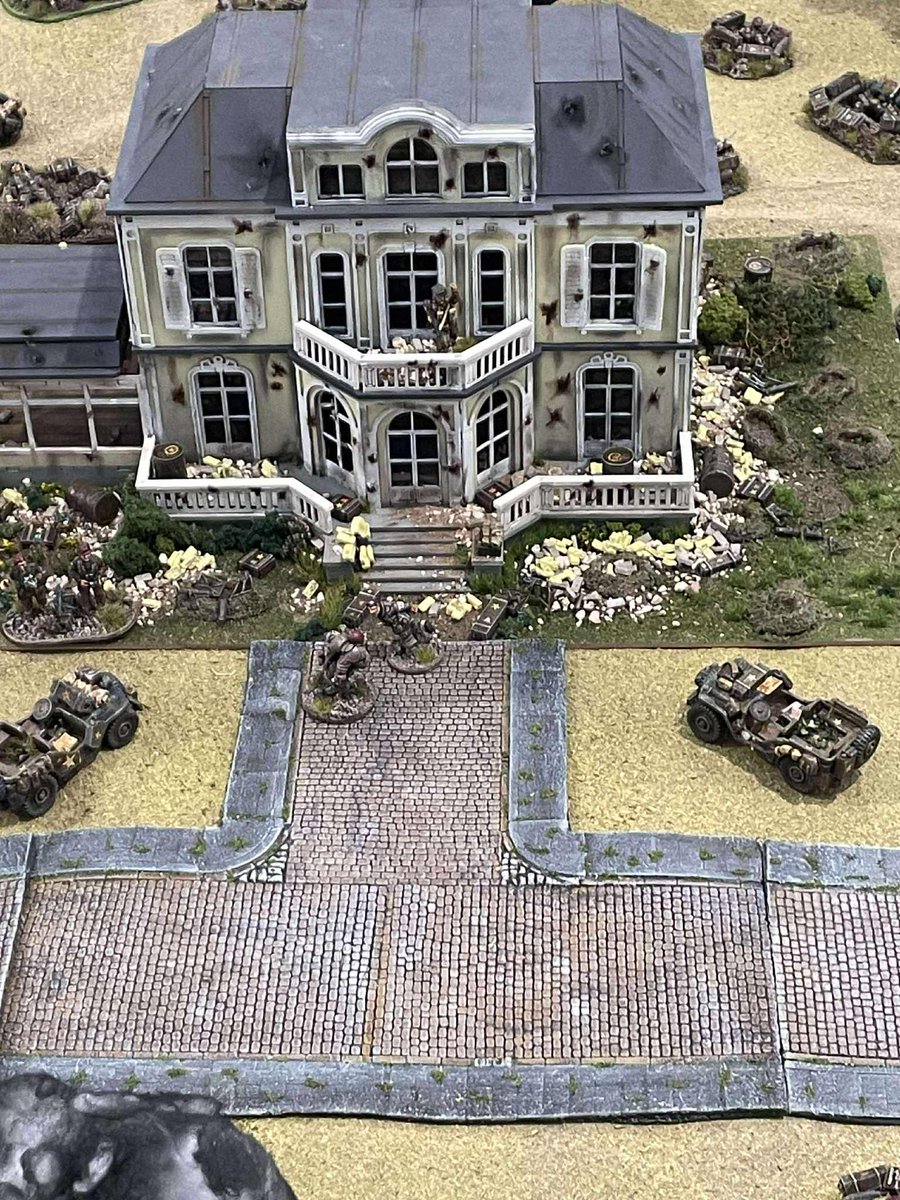 PaulHic80466580's tweet image. Some amazing photos sent to me by Mark Grady of the Arnhem game he put on at Partizan on Sunday. There’s quite a few Arnhem Heroes figures. @almurray &amp;amp; @James1940 make an appearance. @WeHaveWaysPod #chainofcommand #boltaction #28mmww2