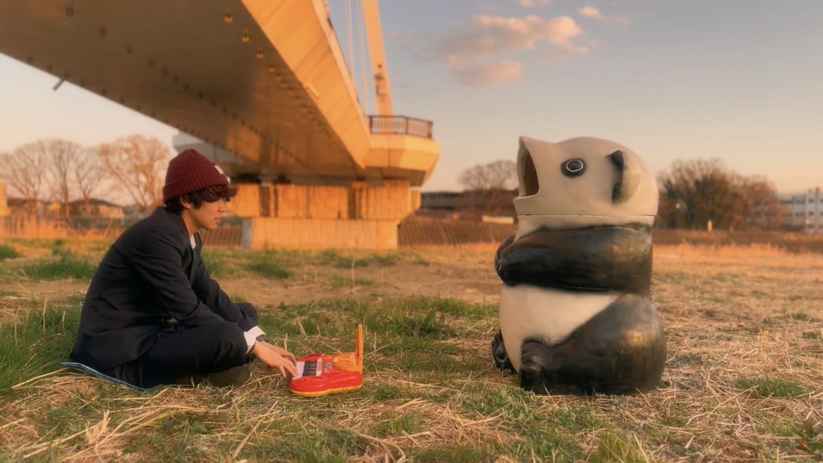 tcf_nw's tweet image. ある視点【上映作品紹介】
ゴミパンダ
［40分／監督:峰尾宝］

監督・脚本・音楽＝峰尾宝
撮影＝村岡海渡
出演＝峰尾宝、村岡海渡
 
📖あらすじ…