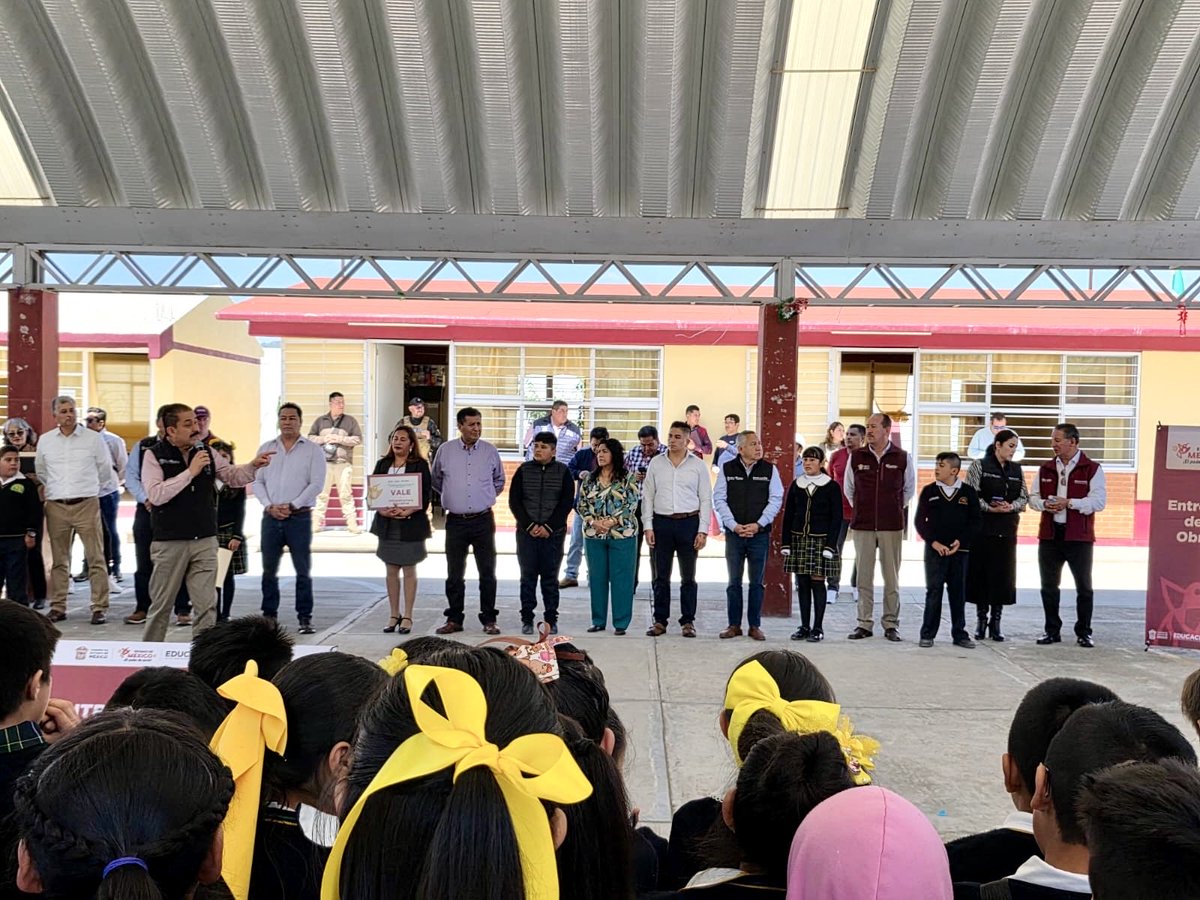 arturougaldea_'s tweet photo. ¡#LaTransformaciónAvanzaEnEducación con el liderazgo del Srio. Miguel Ángel Hernández Espejel!🏫🤝

La comunidad escolar de la Primaria “Tierra y Libertad” en #Tezoyuca, cuenta con aulas renovadas que reflejan esfuerzo, esperanza y trabajo conjunto.
#ElPoderDeServir https://t.co/G9N6vRRiBA
