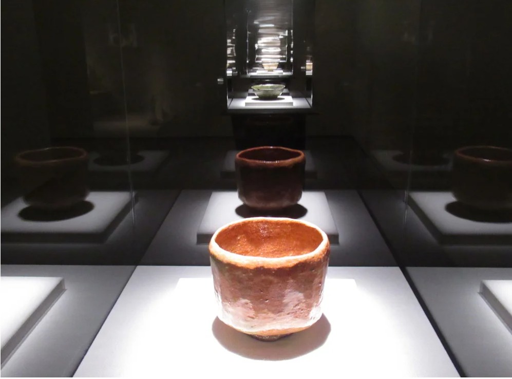 【レポート】新館開館一周年記念 「『数寄者』の現代ー即翁と杉本博司、その伝統と創造」荏原 畠山美術館(東京・白金台)

館の創設者と現代美術作家。時を超えた出会いによって伝統と創造が交わります。青い日記帳・中村剛士さん（<a href="/taktwi/">Tak(たけ) @『いちばんやさしい美術鑑賞』</a>）のレポ。12月14日(日)まで。
 artexhibition.jp/topics/news/20…