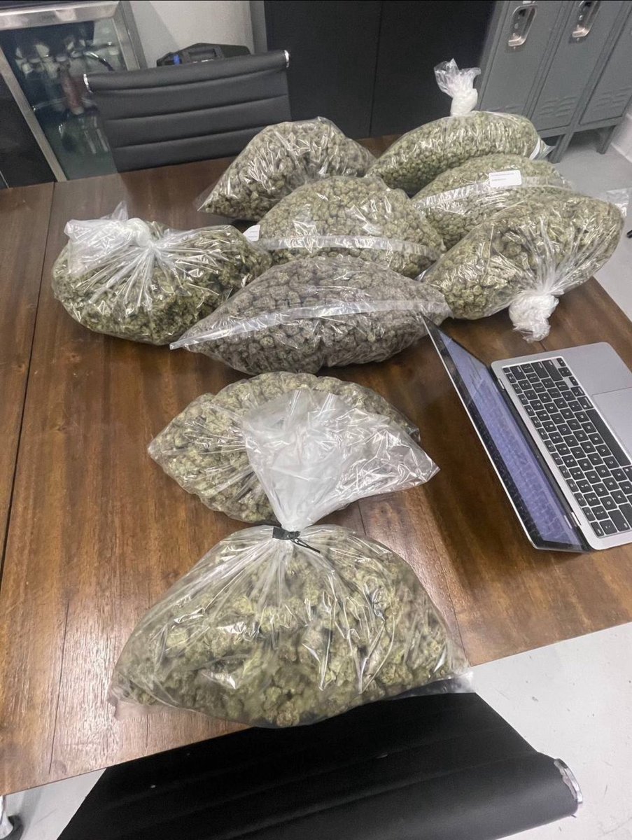 elmer_budd420's tweet image. 9LBs for two winners how long em bags gonna last you??
Follow me
Repost an comment