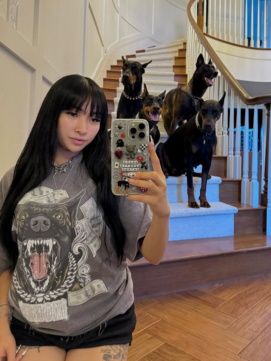 SoniaKinky83769's tweet photo. “Beauty and the beasts 🖤🐾”Beauty sure love the beasts🙈😉
#DogLover #PuppyLove #DogsOfTwitter #DogLife #PetParents #CuteDogs #FurryFriends #DogVibes #Pawfect https://t.co/ig0fXjvRZn