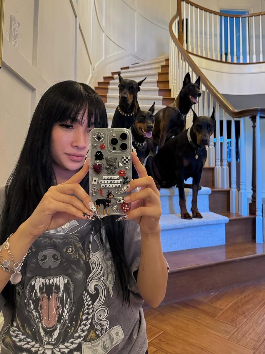 SoniaKinky83769's tweet photo. “Beauty and the beasts 🖤🐾”Beauty sure love the beasts🙈😉
#DogLover #PuppyLove #DogsOfTwitter #DogLife #PetParents #CuteDogs #FurryFriends #DogVibes #Pawfect https://t.co/ig0fXjvRZn