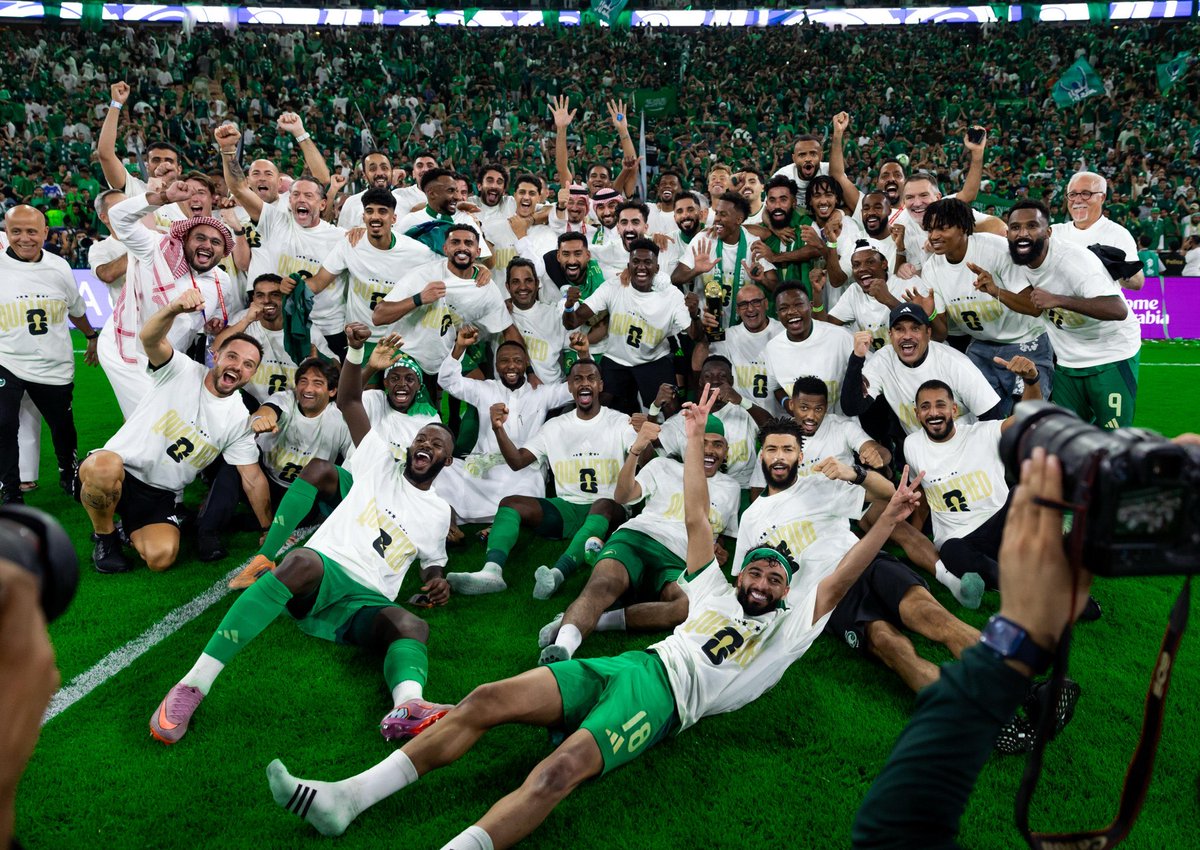 ghazihus's tweet photo. دامت أفراحك يا وطن 🇸🇦💚

#السعودية_إلى_كأس_العالم_2026 https://t.co/uWx5ubHXOH