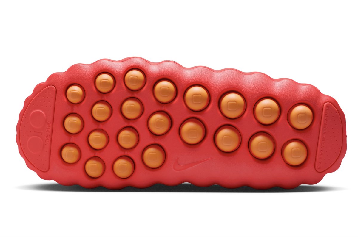 SoleRetriever's tweet photo. FIRST LOOK: Nike Mind 001 “Solar Red” 🔴

🗓️ Holiday 2025
📝 HQ4307-600
🎨 Solar Red/Chrome-Hyper Crimson-Black
💵 $90 https://t.co/BlLFZnNexV