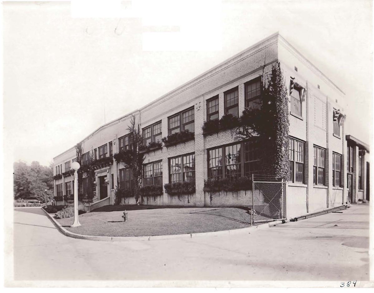 TLDVenue's tweet image. Just imagine: exposed beams, 20-ft ceilings, and your next big celebration. Now booking for 2026! #TheLoadingDock