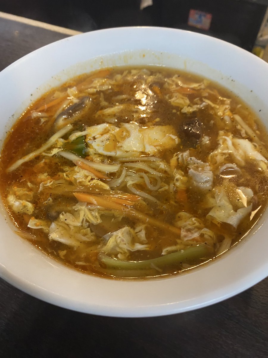 cafechi's tweet image. 本日お休みです。
金曜日からまたお願いします🤲
昨日は昼はバタバタできたが夜は落ち着いてました。
酸辣湯麺とキノコのクリームそばが出てました。
まかないはマーボー丼
夜は麻辣湯♨️
寒いから美味い
#けいらく