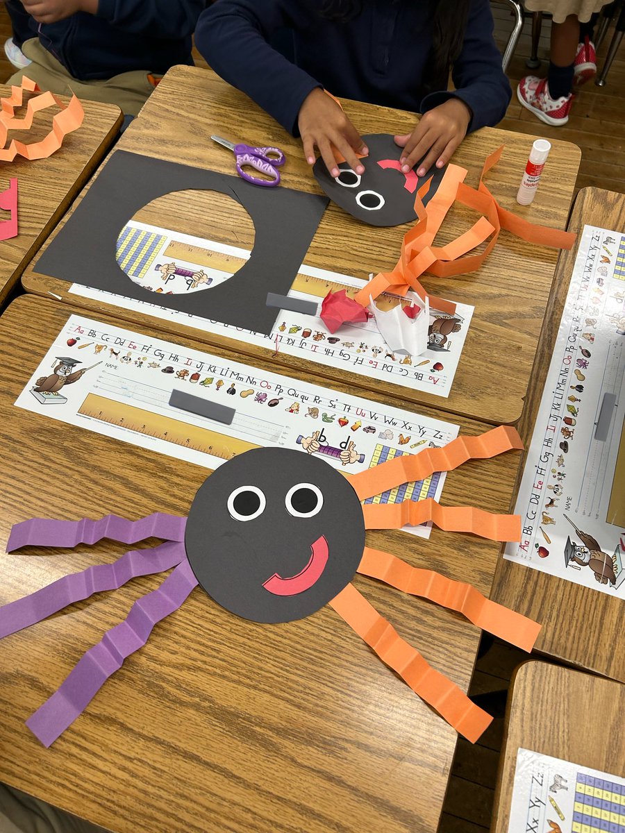 Ms_DGroh's tweet image. Spooky Spiders! 🕷️ Students are mastering their part-part-whole skills with the help of some crawling friends! 🕸️ Students used purple and orange legs to represent the parts that made up the whole of 8! #firstgrade #firstgrademath #mathcraft