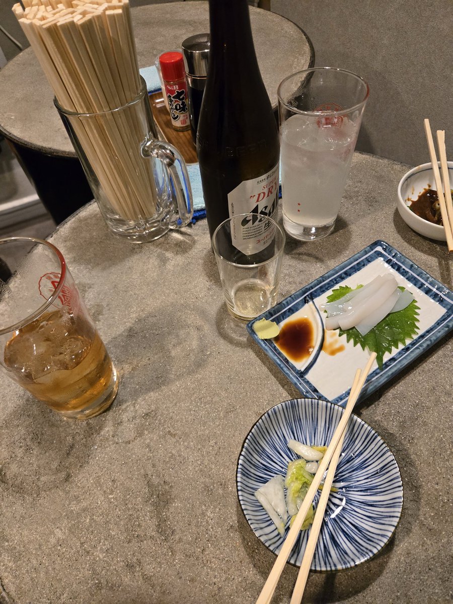 おはようございます！

数億年ぶりに立ち飲み屋さんに行ってきました！

ちょい飲みができるって良いですね！

って書いておきながら、その後、三軒はしご酒したのはココだけの話。
お酒は楽しく飲むのがモットーです！

それでは、皆様、良い一日を！