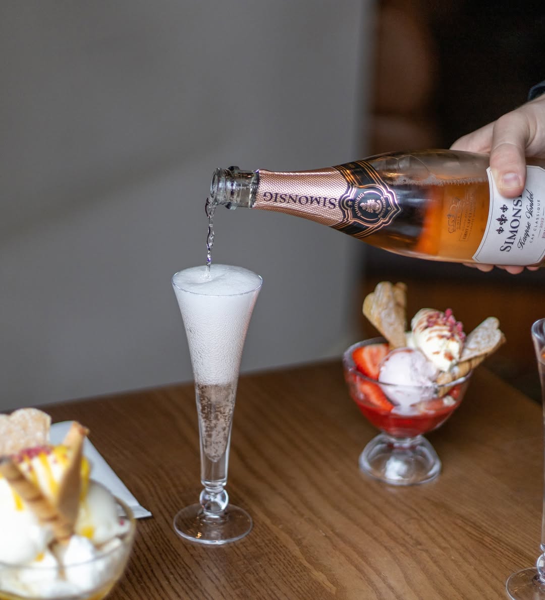 kisas_perth's tweet photo. hat pop you’ve been waiting for all week? 🍾 
It’s our Simonsig Kaapse Vonkel Rosé — crisp, elegant &amp; dangerously drinkable. 🥂 
Bubbles are better shared… see you soon? 😉 
#KisasPerth #PerthDrink #PerthCity https://t.co/sxDHYzn8B0