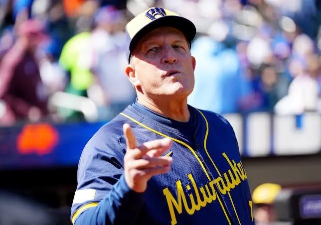 Anyone else <a href="/GoGrizzlyCubs/">Franklin Athletics</a> think Pat Murphy is <a href="/KenSears9/">Ken Sears</a> look alike? 😁