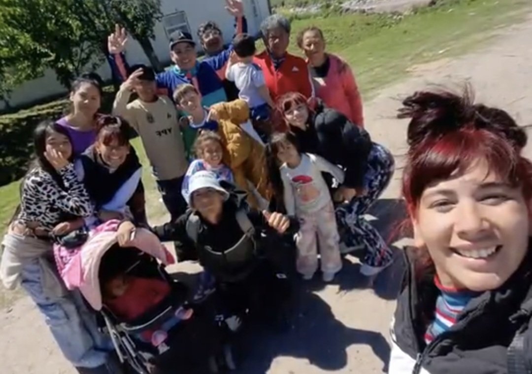 La cucarachas cuando abris el cajón de la casa de un mugriento: