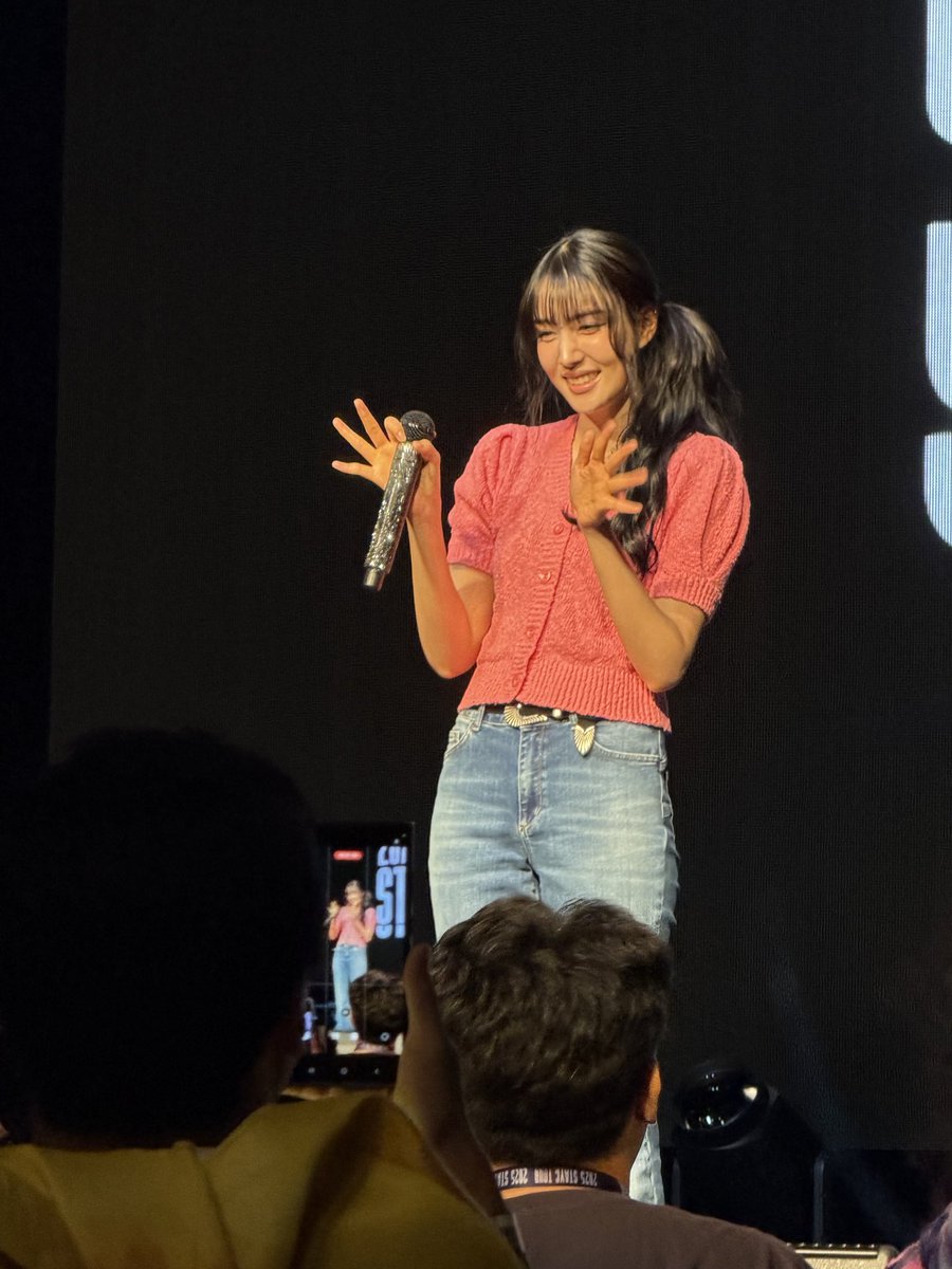 BTSTruthUntold3's tweet photo. Stayc soundcheck rosemount 🌹 https://t.co/MAB6Cmzjc8