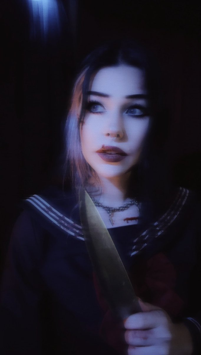 Less than 24 hours to nominate me for The Horror Game Awards Horror Content Creator of the Year! 
Thank you all for the endless support. 

You can submit with ‘WolfAtYourGate’

thehorrorgameawards.com/news/public-no…