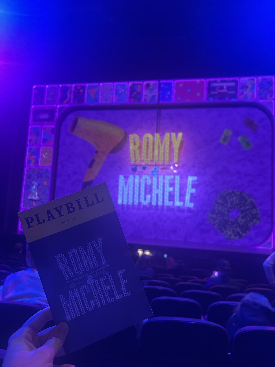 Never seen the movie (i know..) but at first preview of Romy &amp; Michelle!!