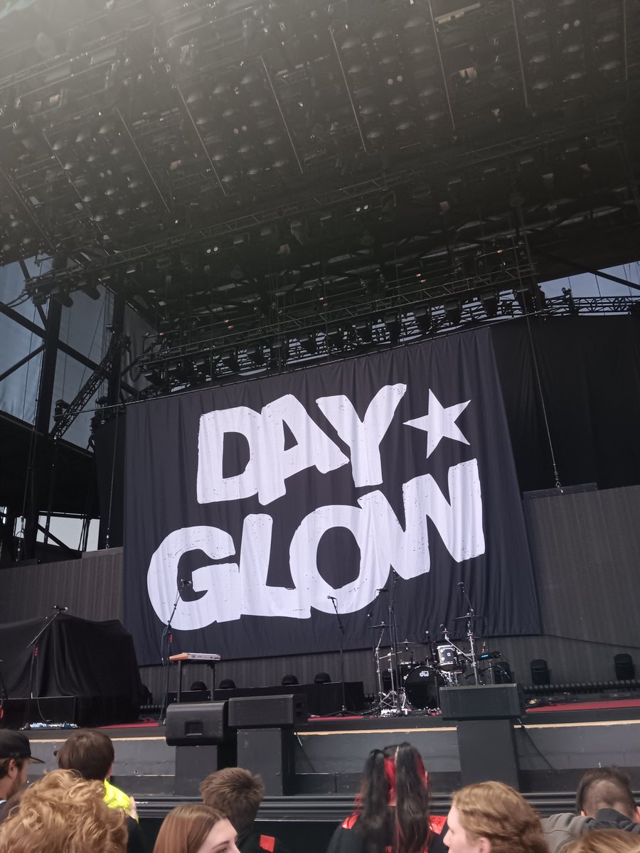 onlinekill's tweet image. no zoom.......