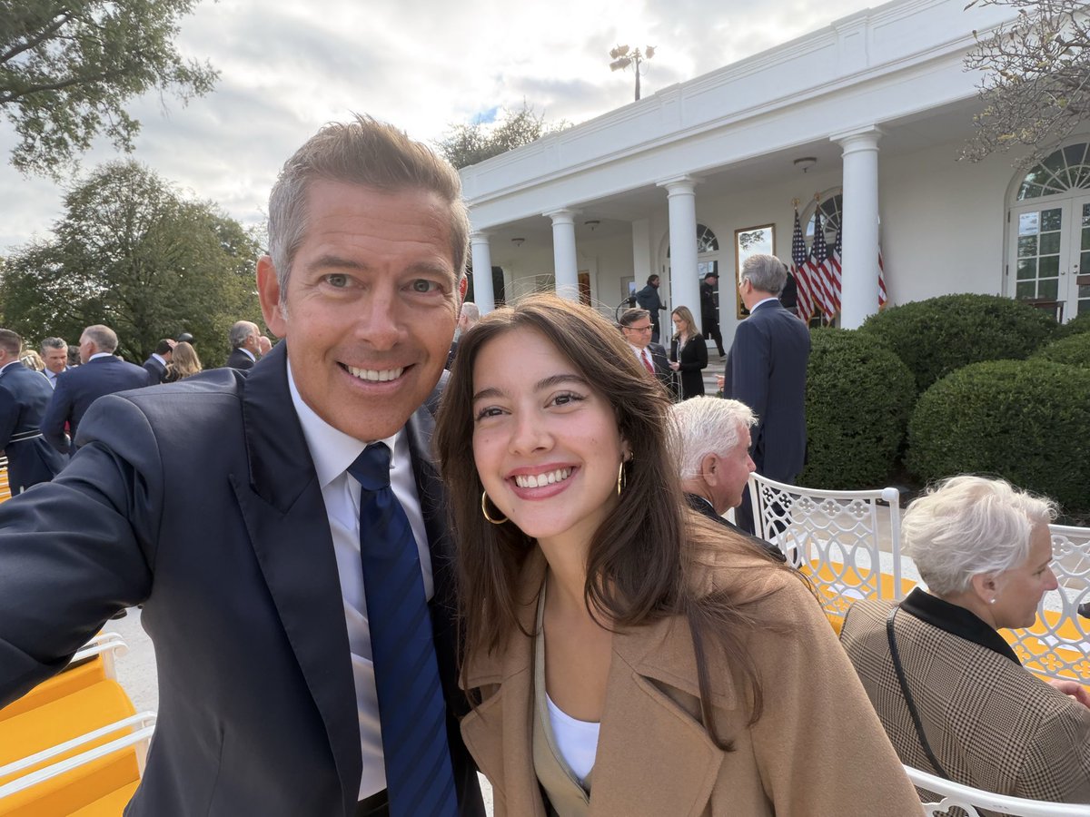 Beautiful evening at the White House with my daughter Paloma at Charlie Kirk’s Medal of Freedom ceremony.

Charlie was a true patriot and inspired young people like my daughter to pursue their faith and stand up for what they believe in. ❤️