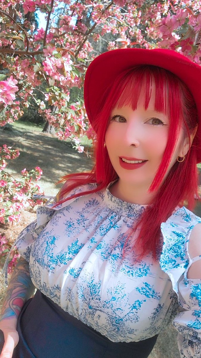 _MaidViVi's tweet image. Hello my name is ViVi~! 

I'm Sugarbell Maid Cafes red neko pirate captain 🏴‍☠️ ! Aswell as a proud member of Sugar♡Rush~ the sweetest idol group there is! 

All of my favourite idols are on twitter so I had to join to keep up 🥰